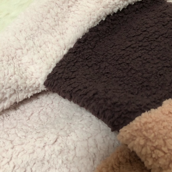 AE Fuzzy Sherpa Color Block Crew Neck Sweatshirt - Picture 4 of 7